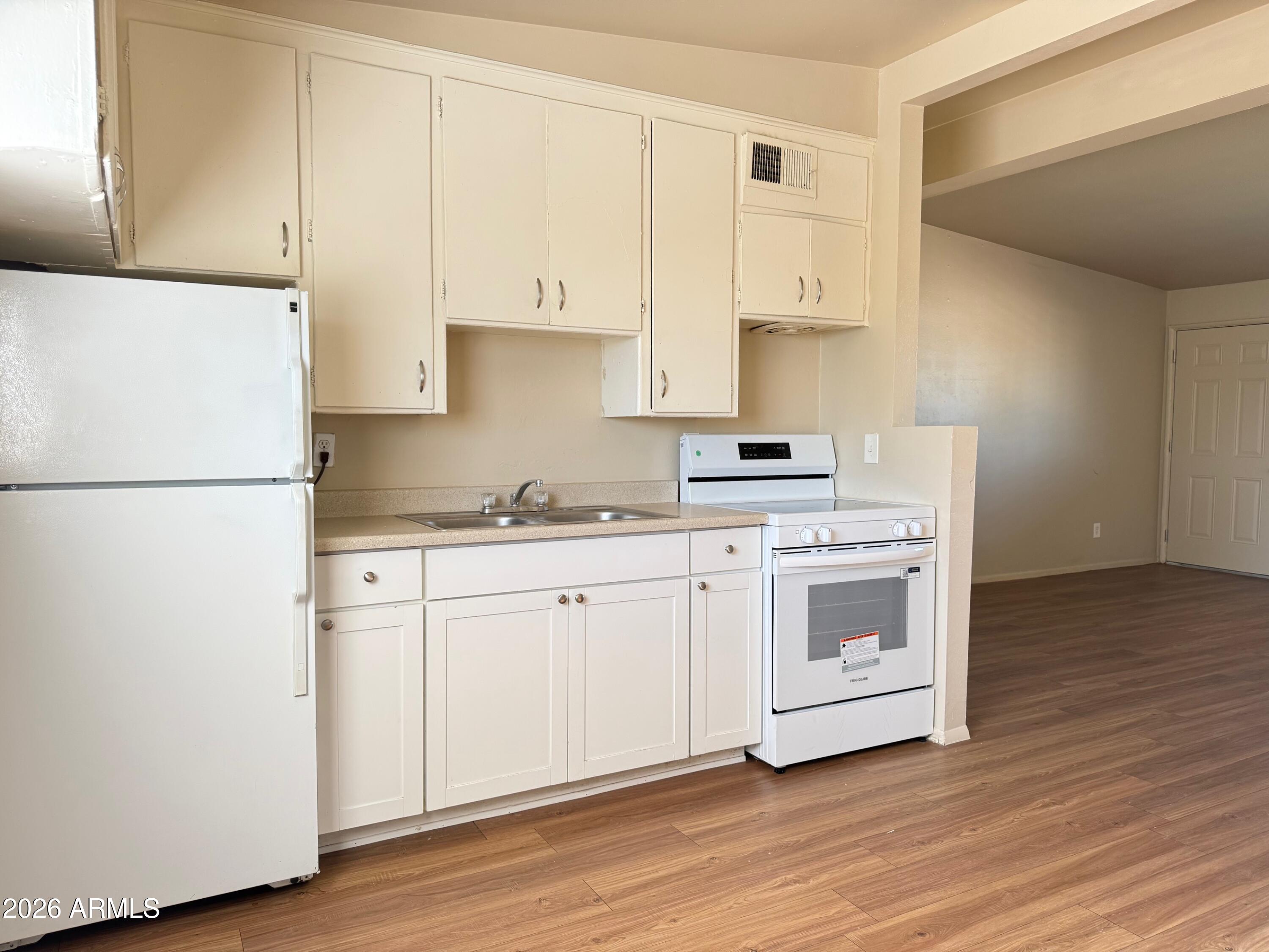 2150 W Missouri Avenue 213
