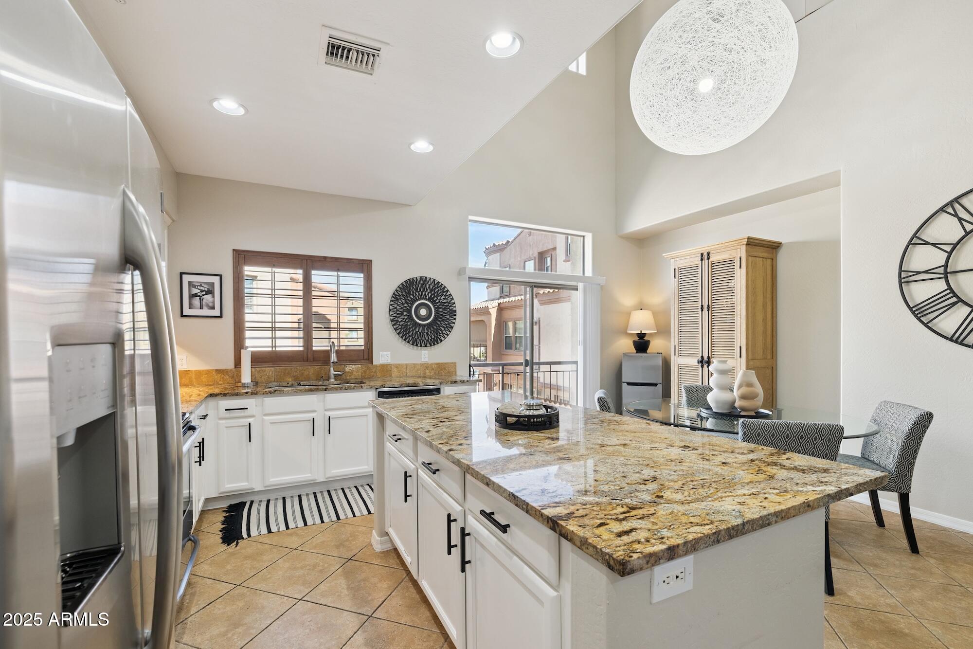3935 E ROUGH RIDER Road 1024