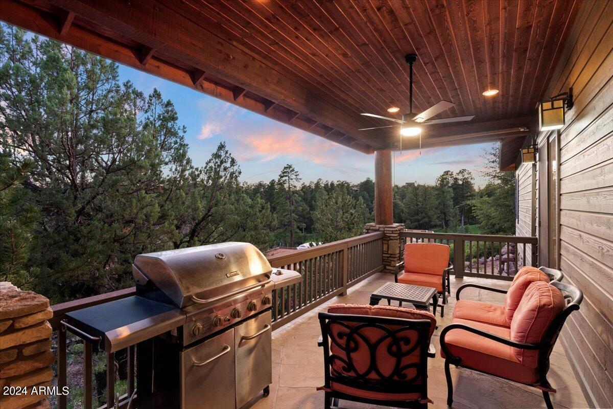 2304 E BLUE BELL Circle