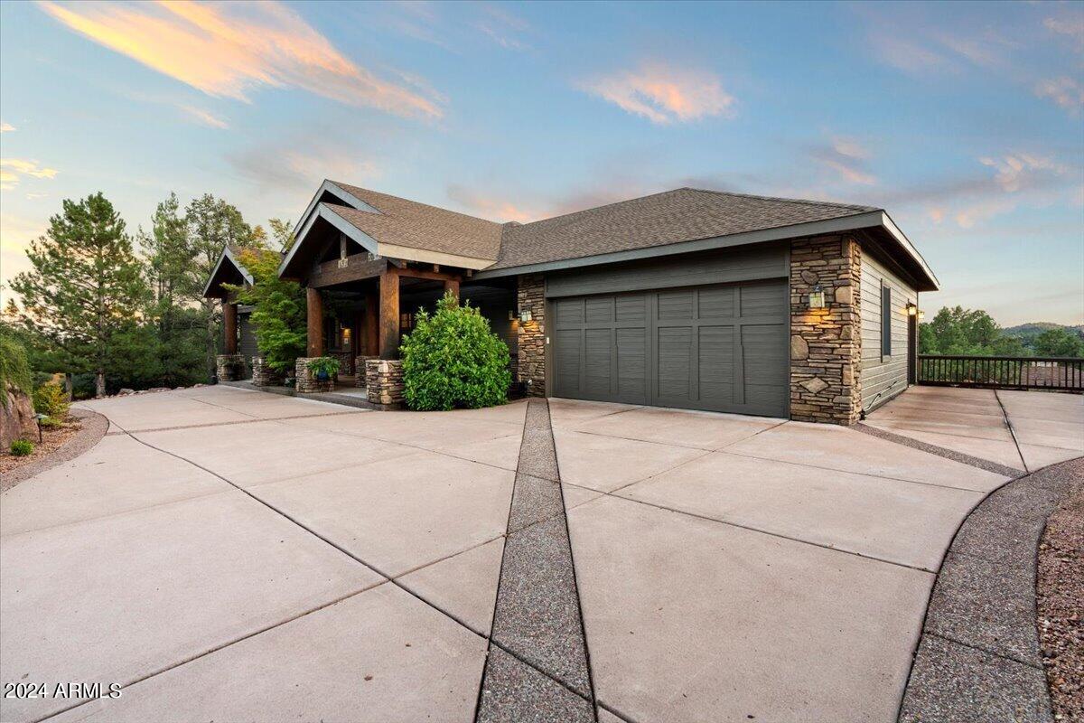 2304 E BLUE BELL Circle