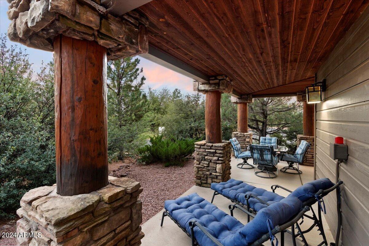 2304 E BLUE BELL Circle