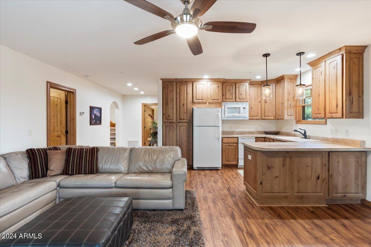 2304 E BLUE BELL Circle