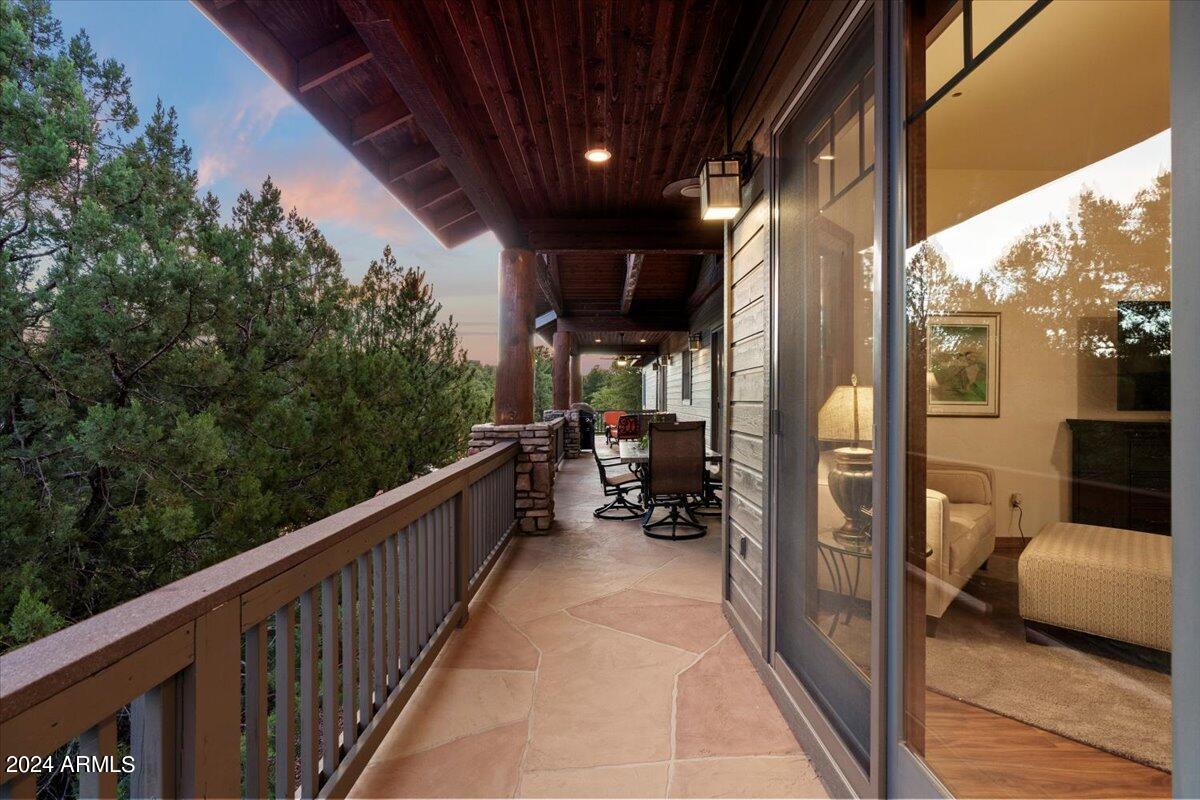 2304 E BLUE BELL Circle