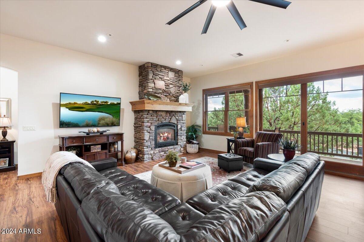 2304 E BLUE BELL Circle