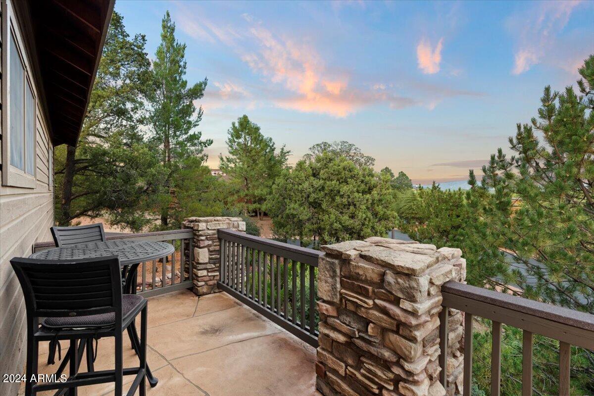 2304 E BLUE BELL Circle