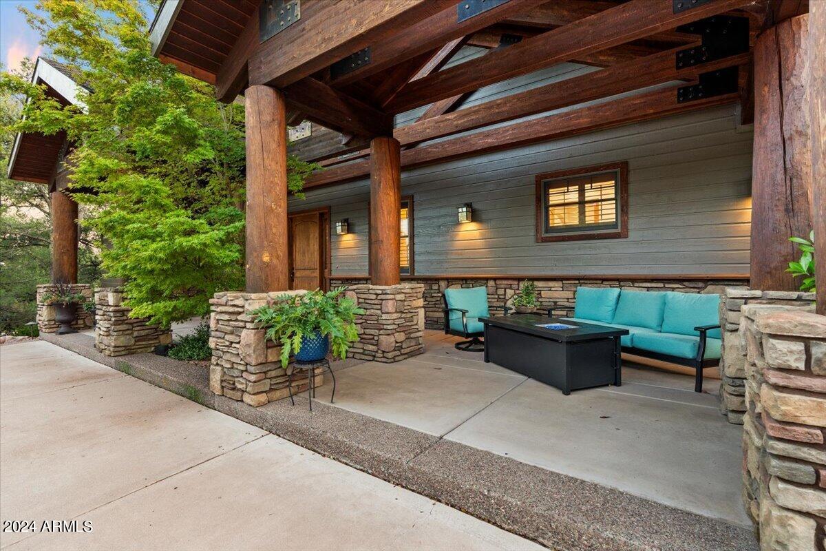 2304 E BLUE BELL Circle