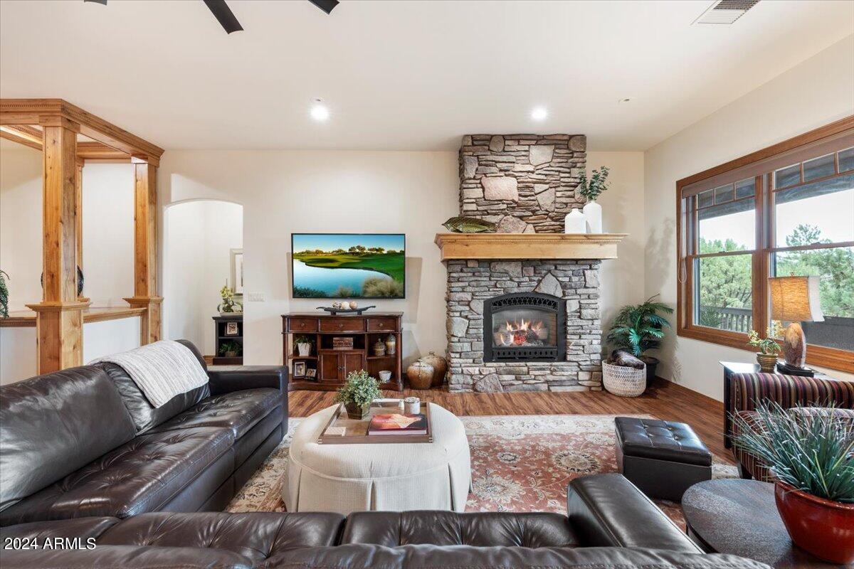 2304 E BLUE BELL Circle