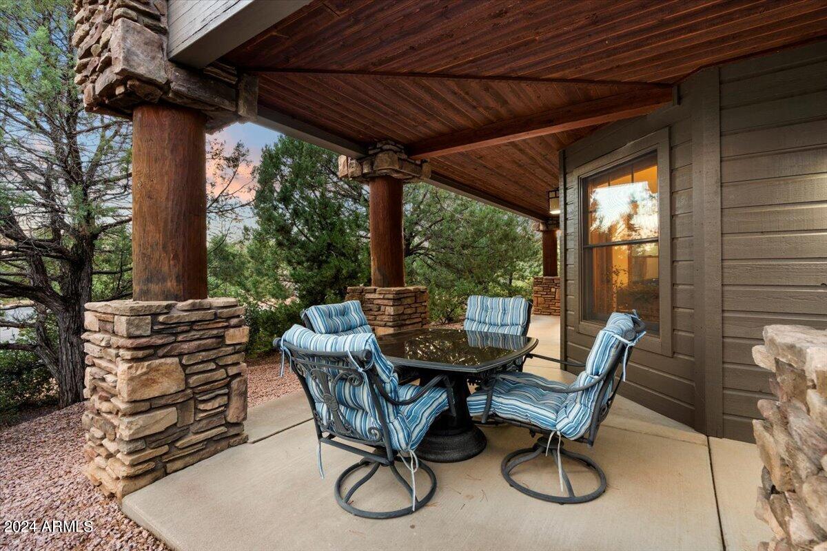 2304 E BLUE BELL Circle