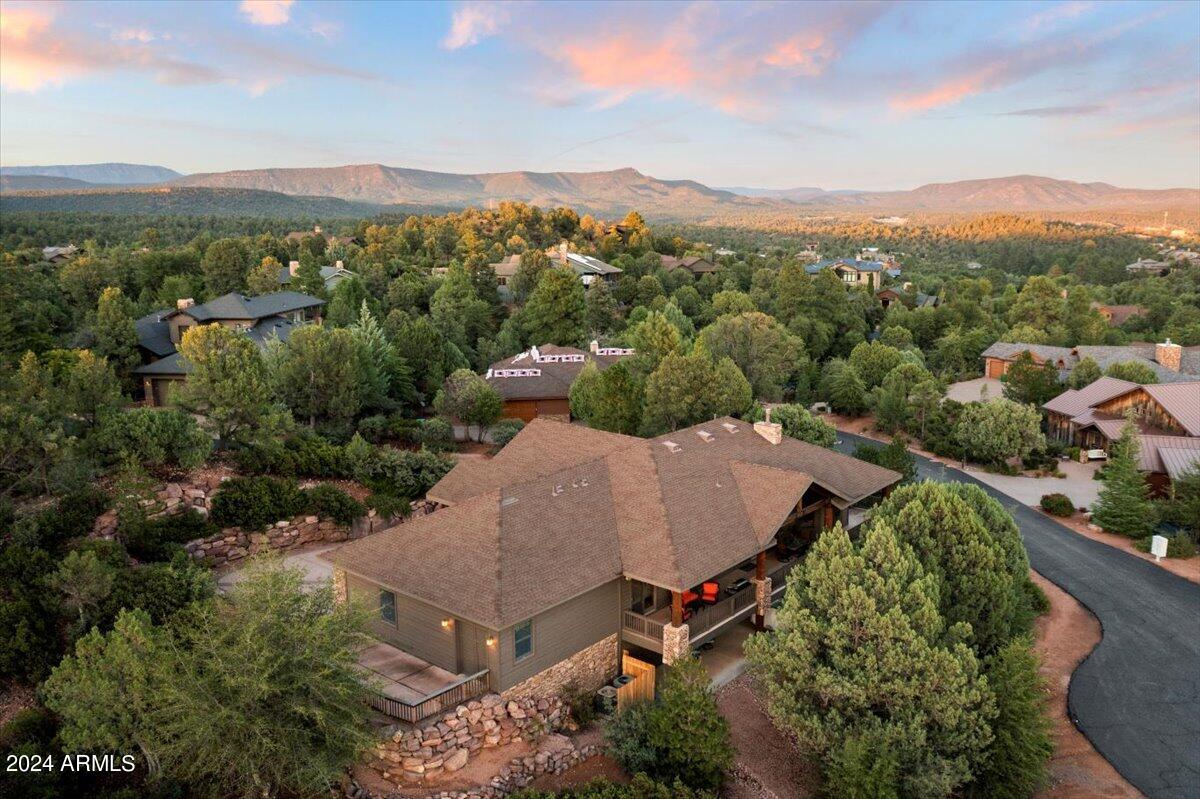 2304 E BLUE BELL Circle