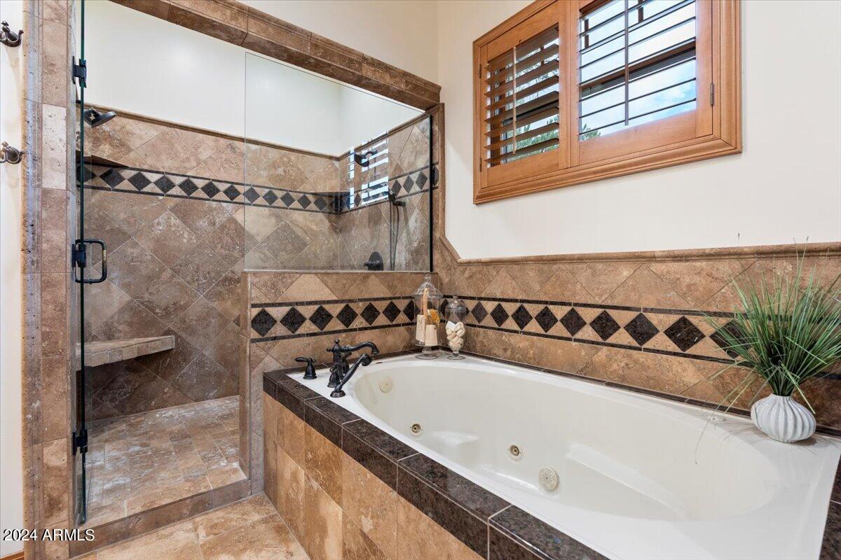 2304 E BLUE BELL Circle