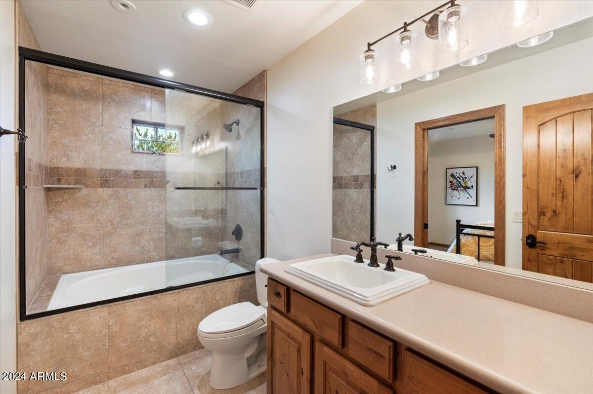 2304 E BLUE BELL Circle