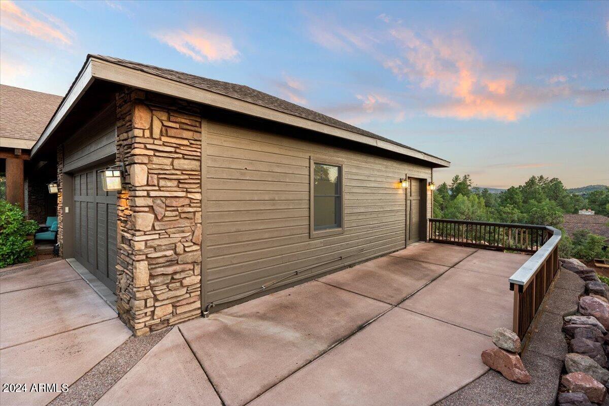 2304 E BLUE BELL Circle