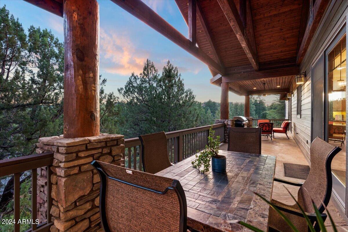 2304 E BLUE BELL Circle