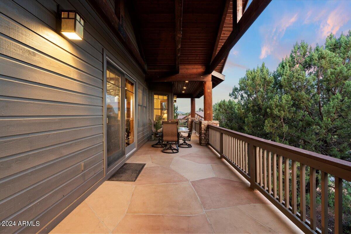 2304 E BLUE BELL Circle