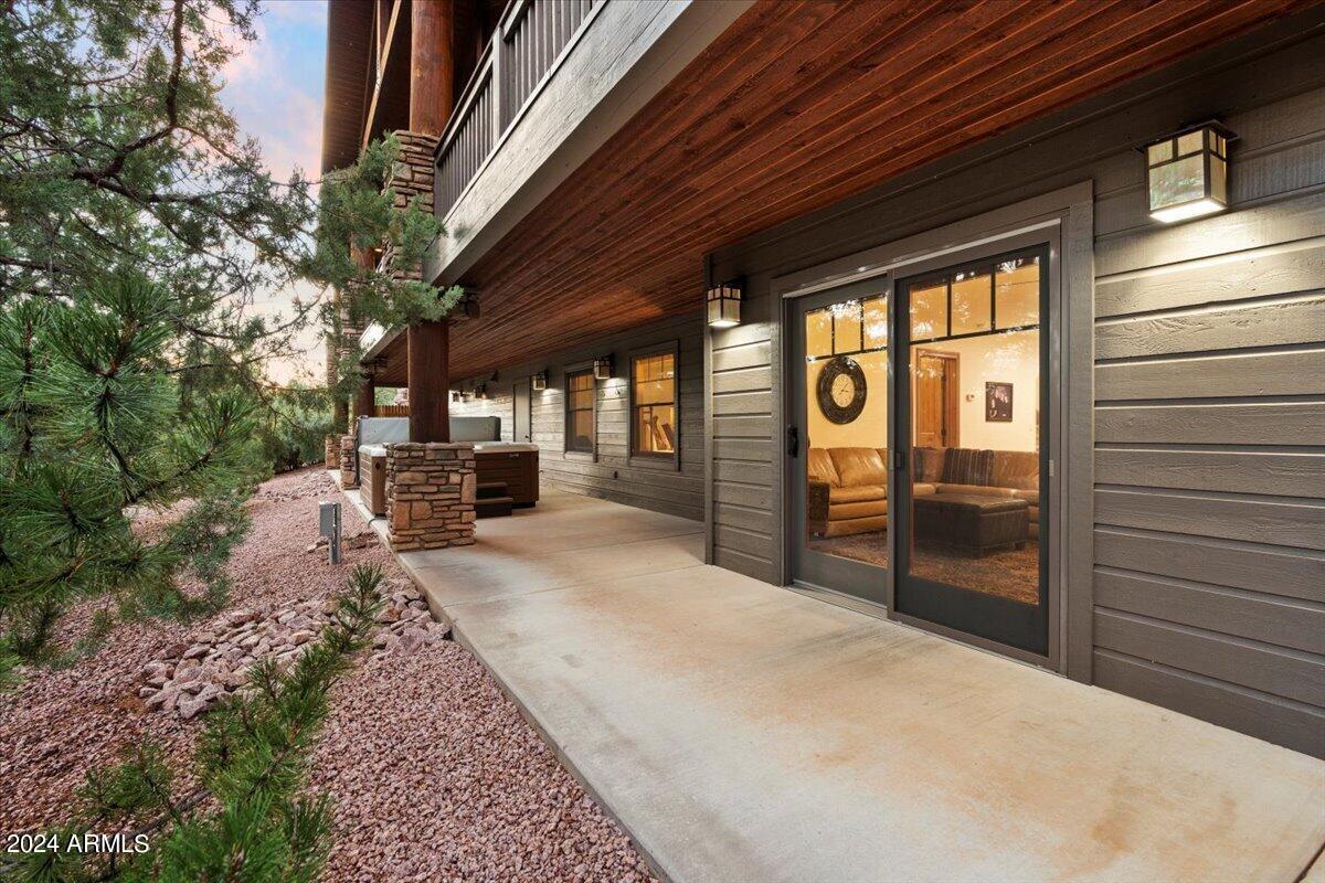 2304 E BLUE BELL Circle