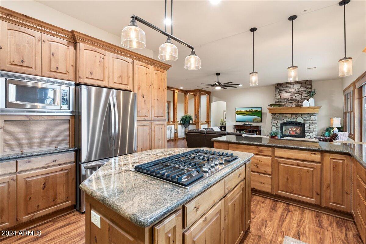 2304 E BLUE BELL Circle
