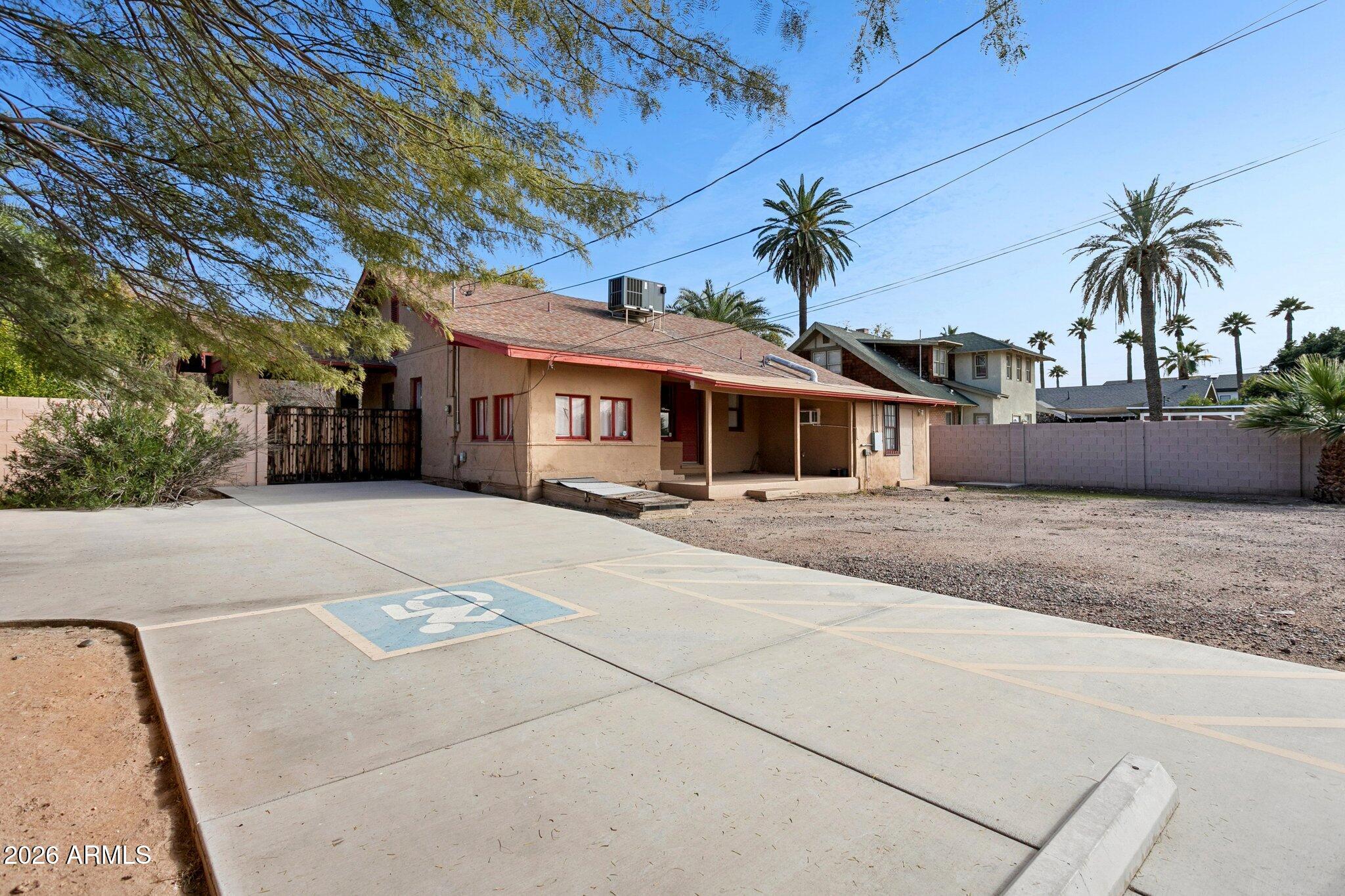 816 N 6th Avenue