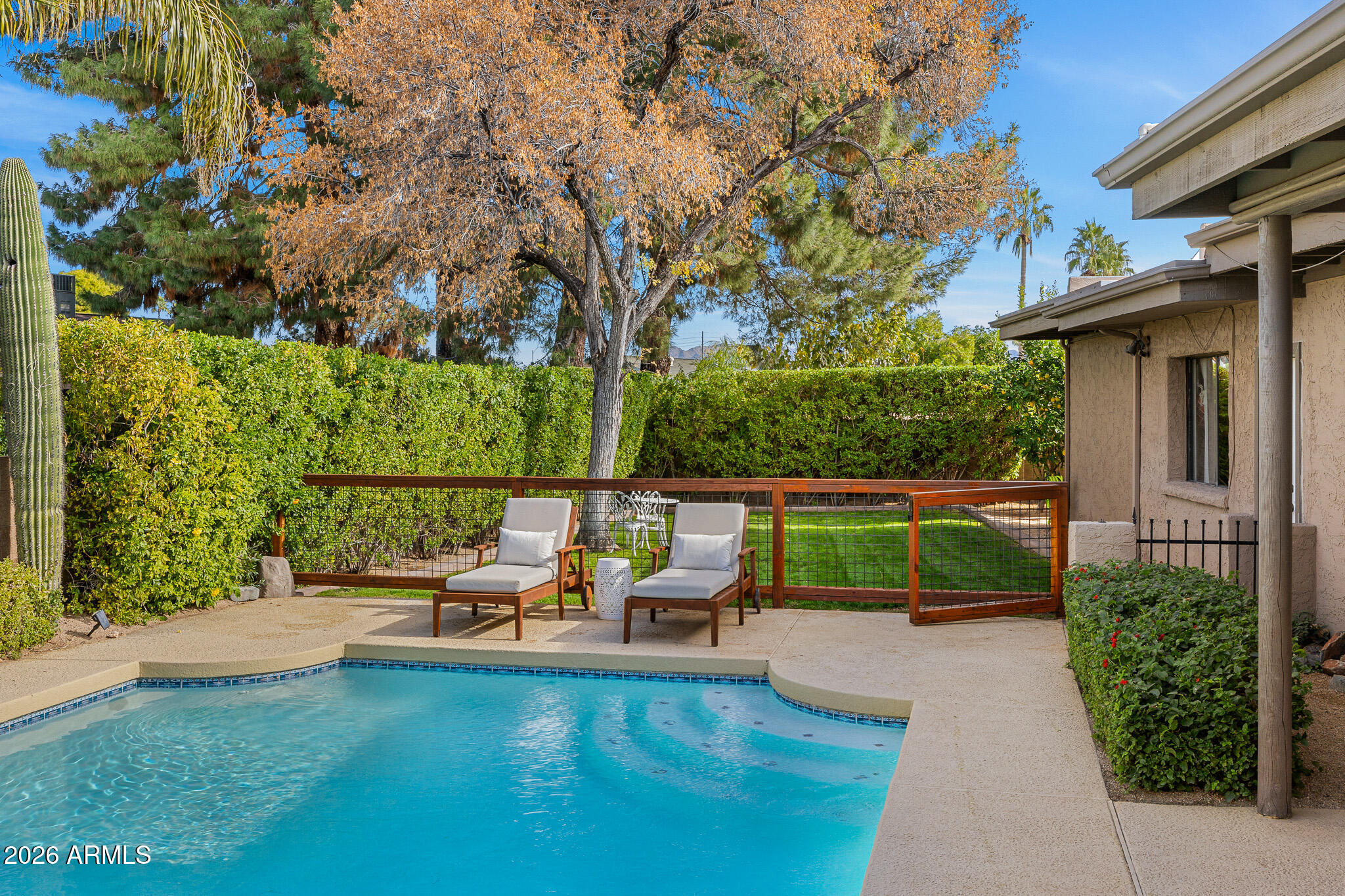 3002 E ACOMA Drive