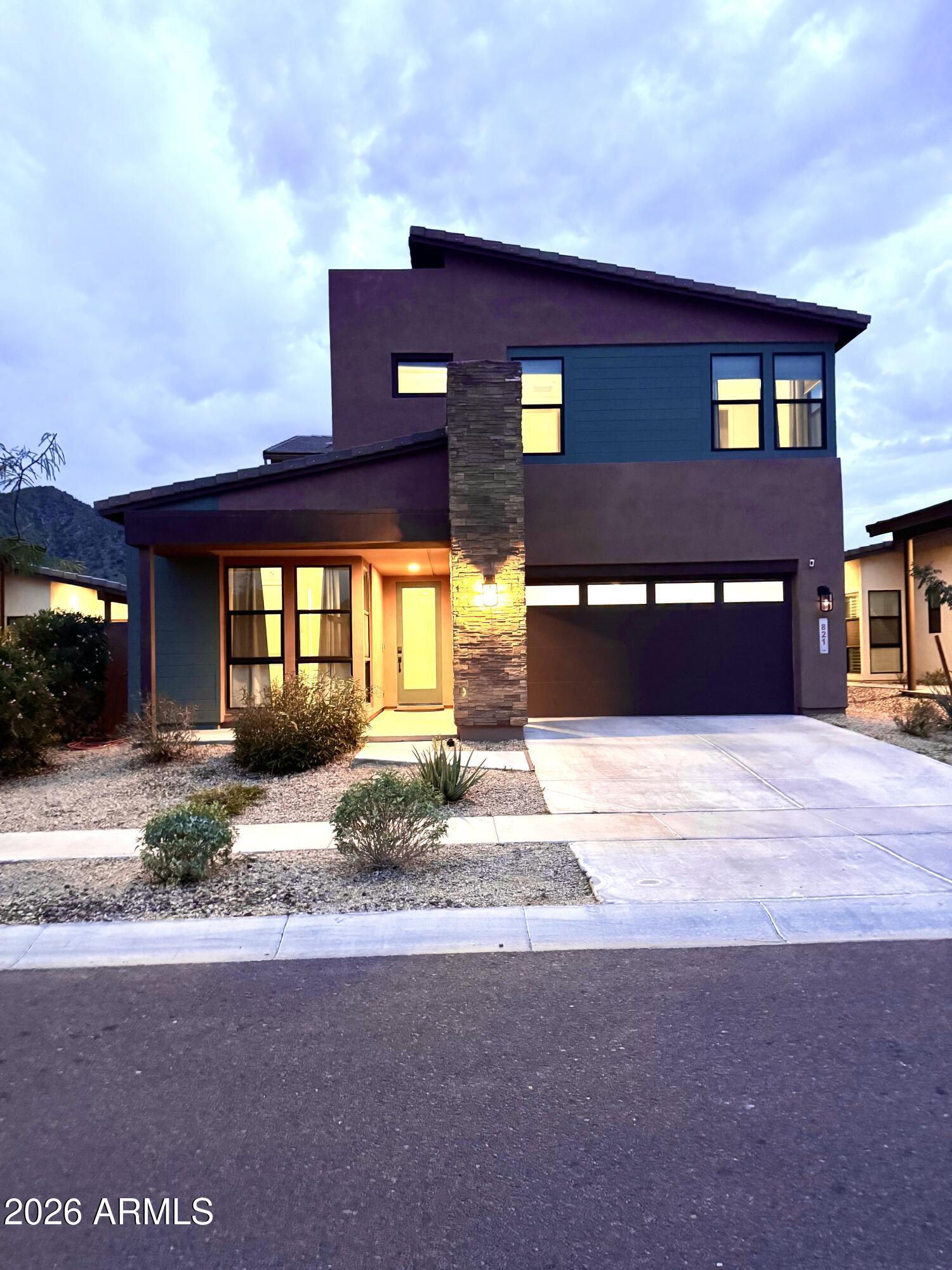 821 E Monte Way