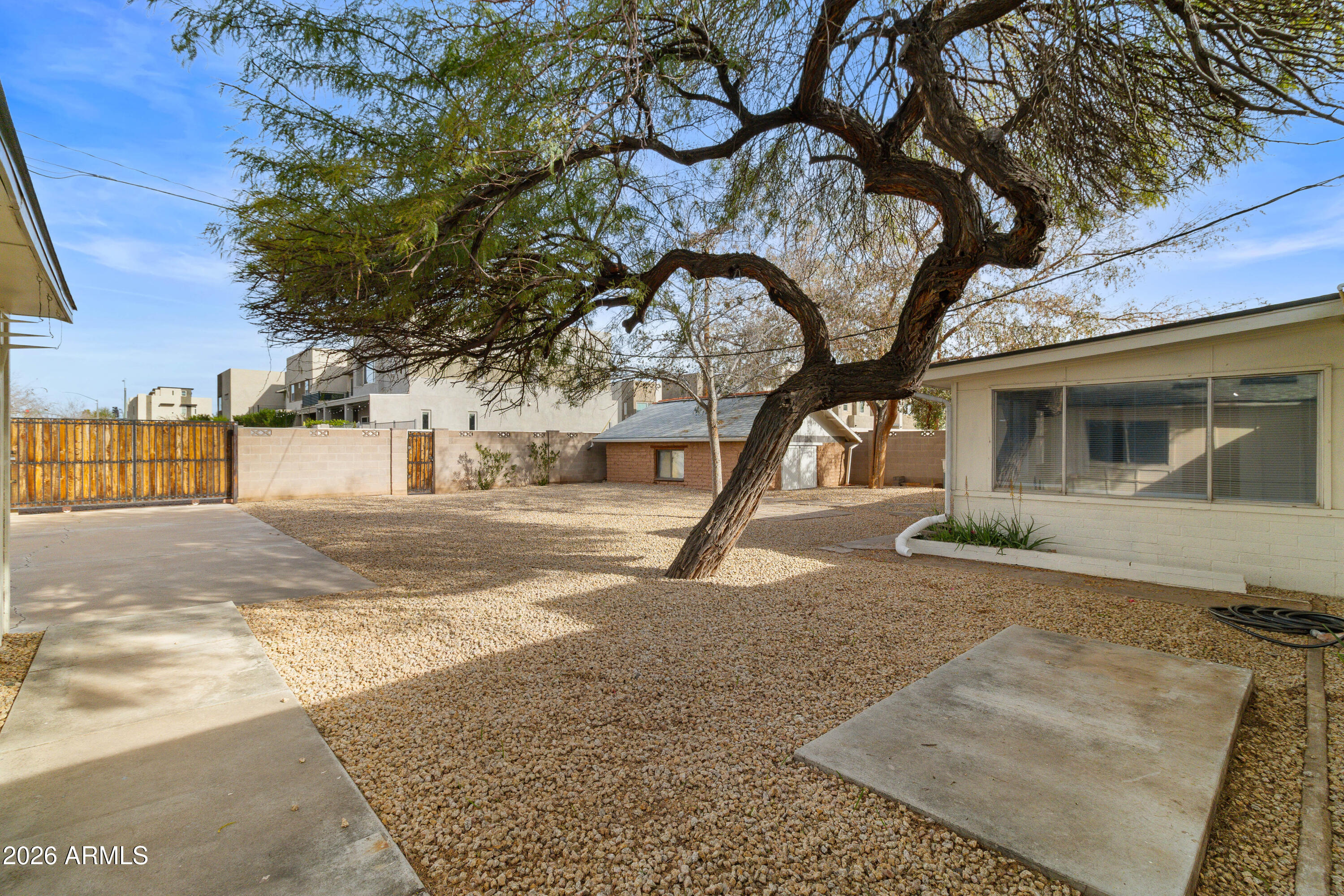 6802 E LOMA LAND Drive