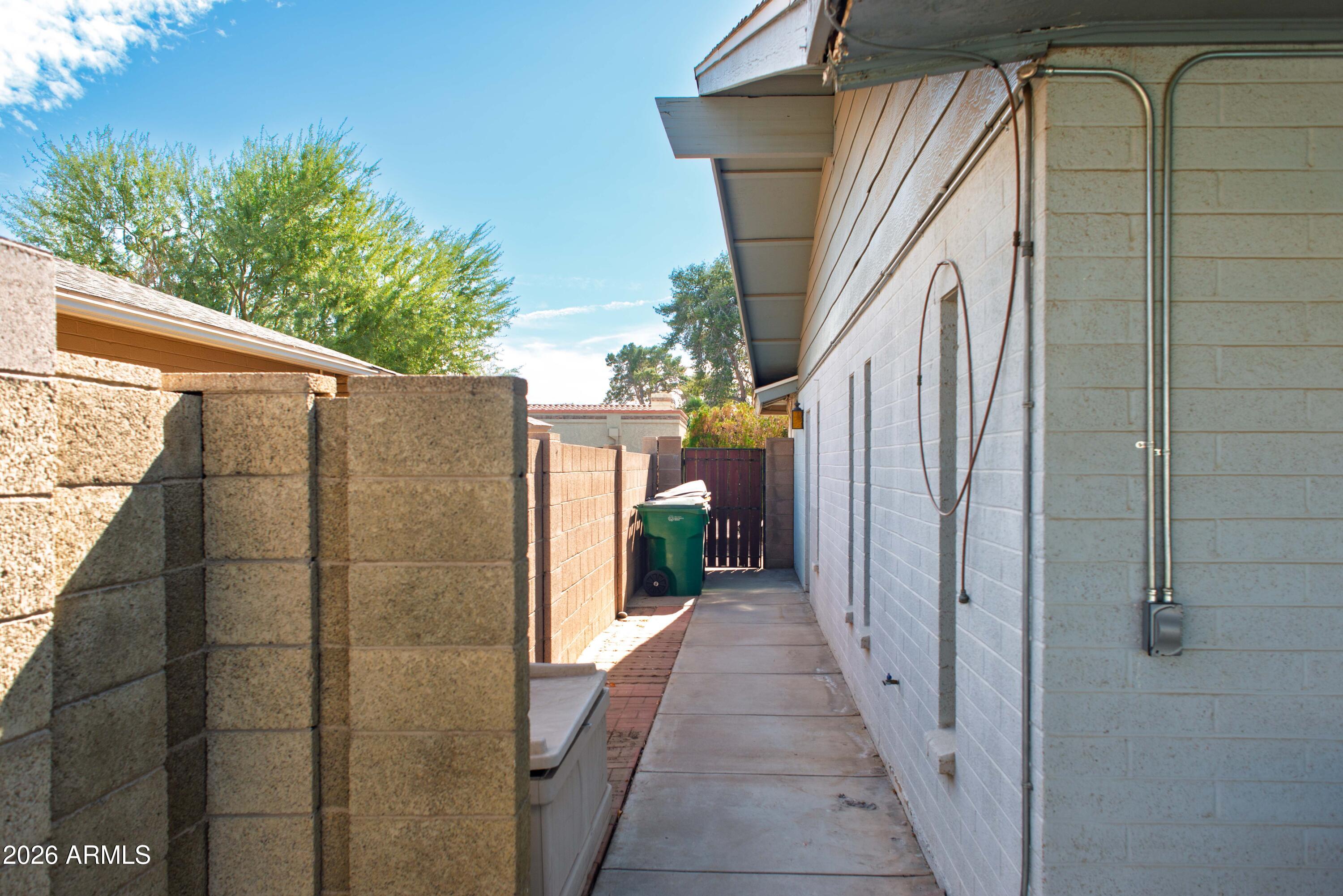 1750 W KIOWA Avenue