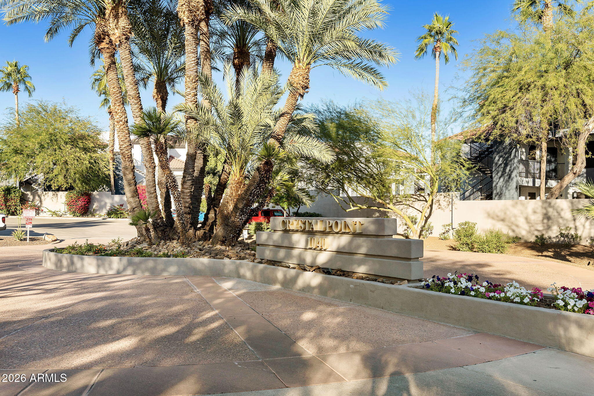 1040 E OSBORN Road 601