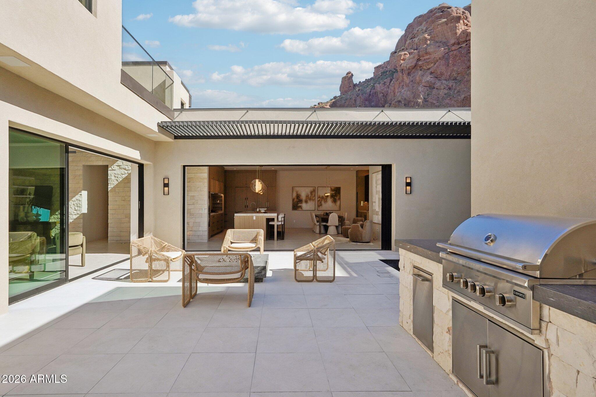 5761 N ECHO CANYON Circle
