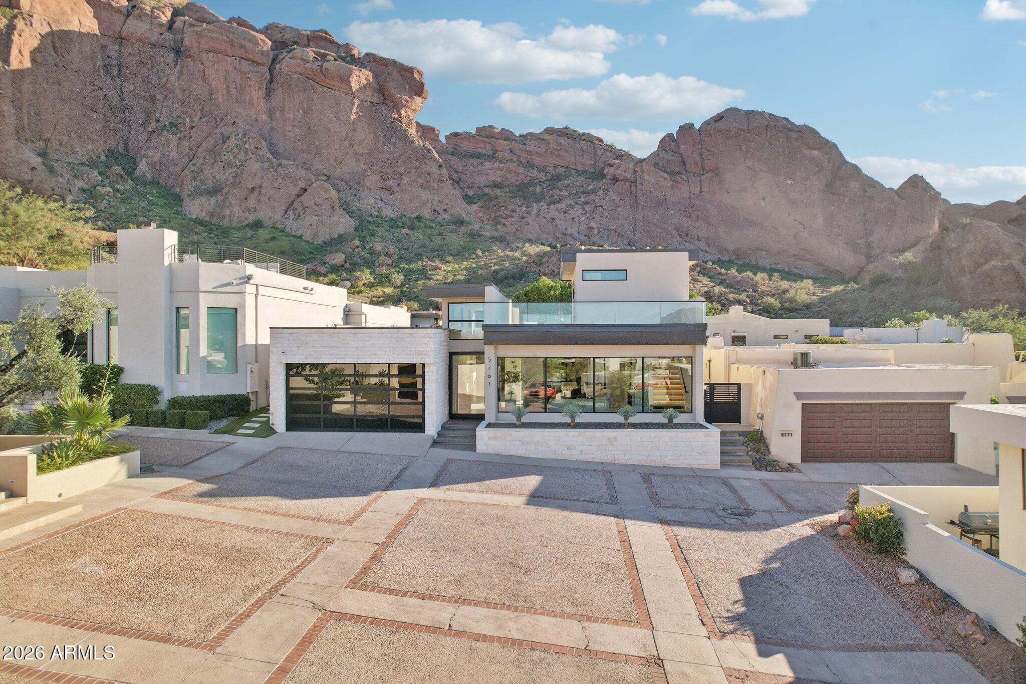 5761 N ECHO CANYON Circle