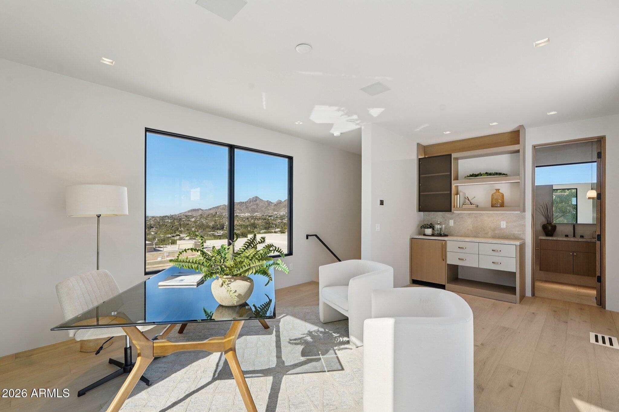 5761 N ECHO CANYON Circle