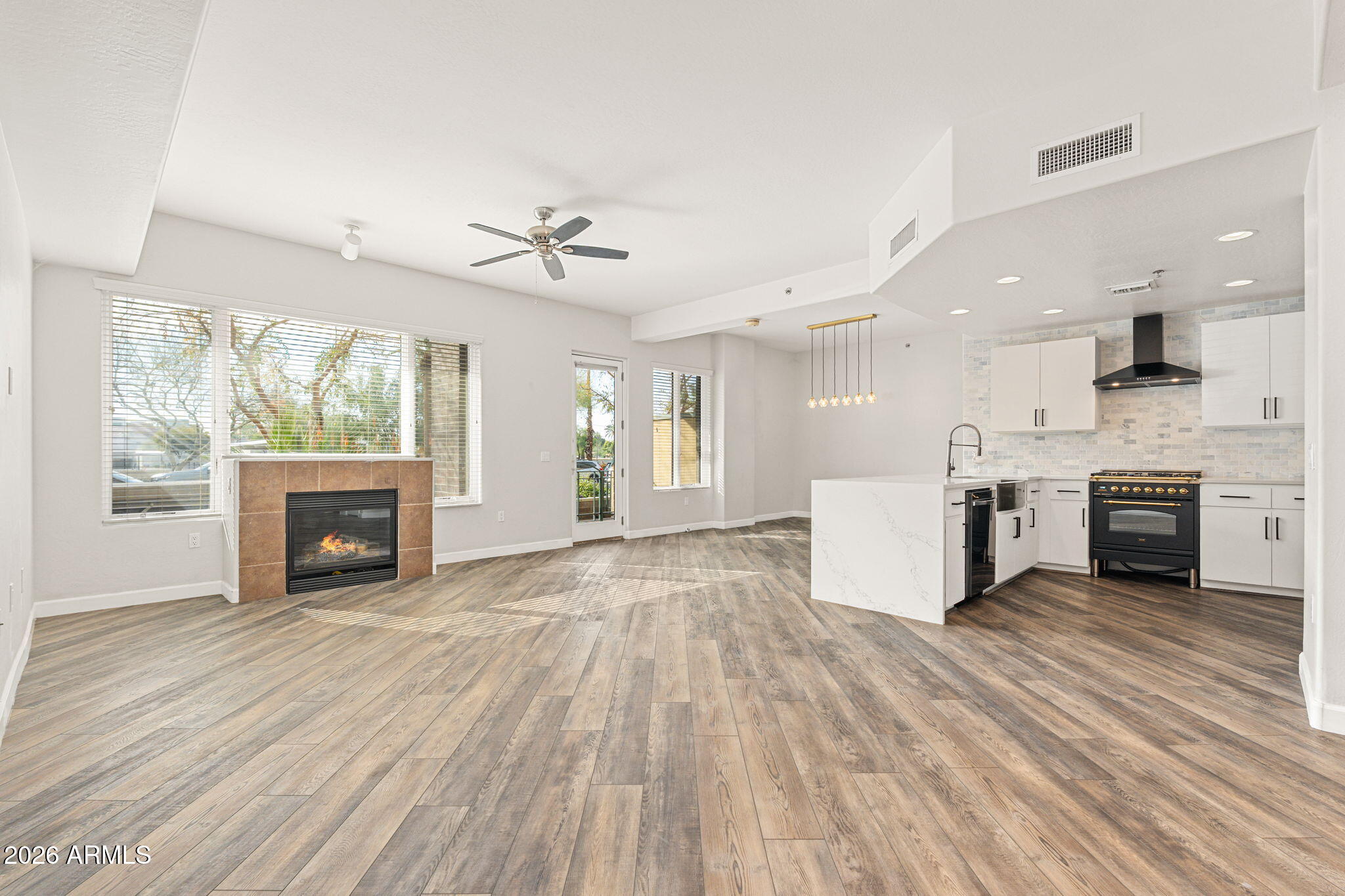 16 W Encanto Boulevard 12