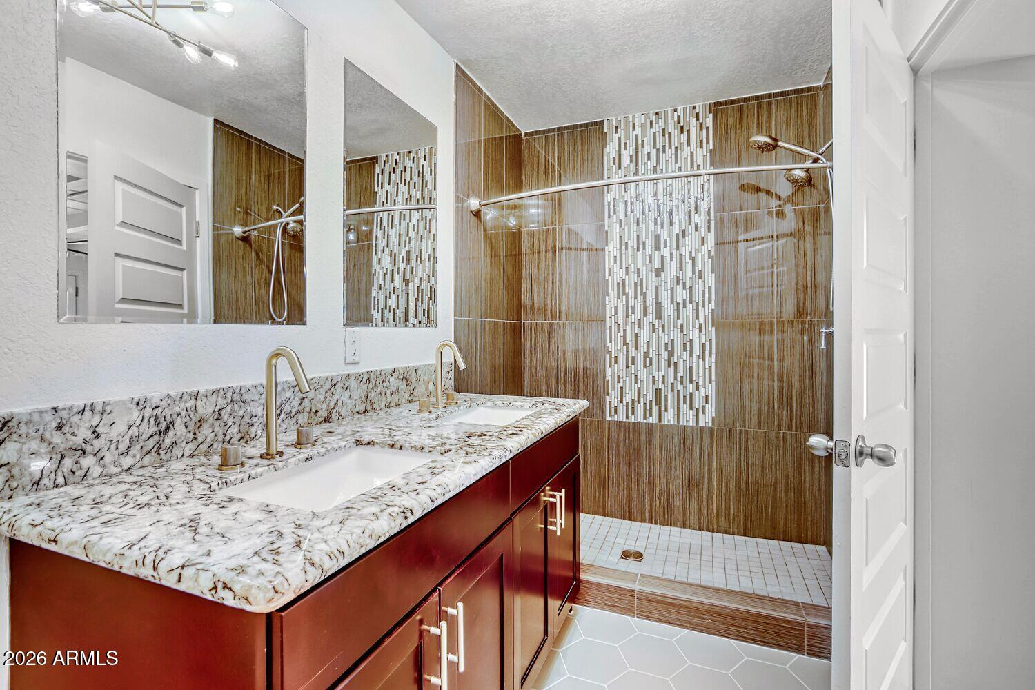 4036 N 40TH Place