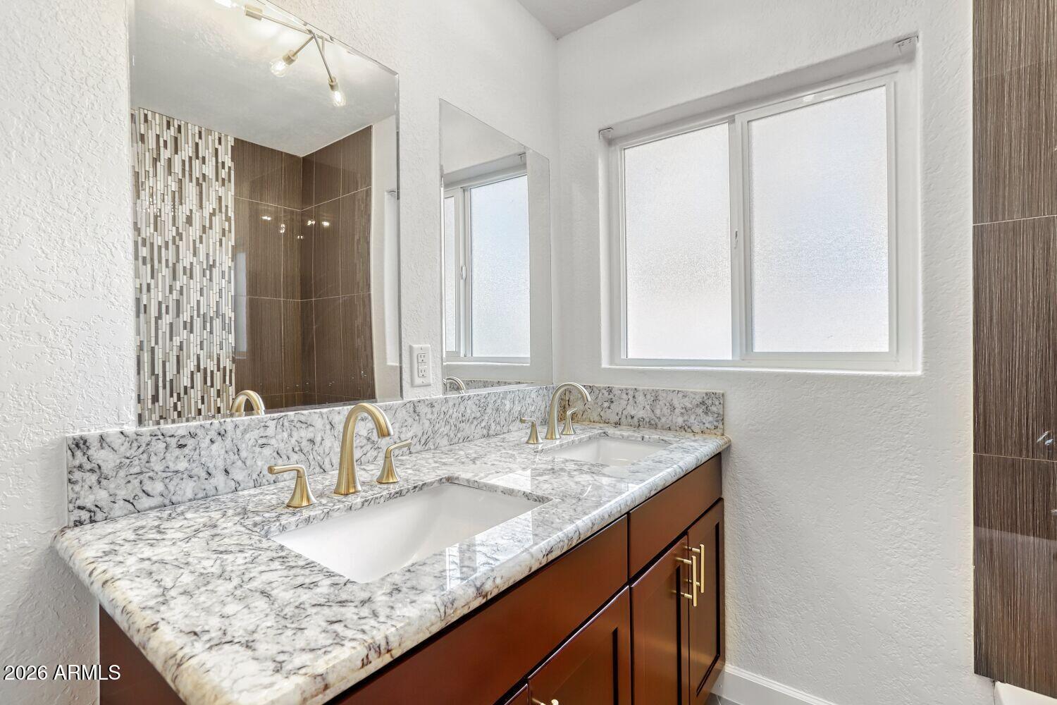 4036 N 40TH Place