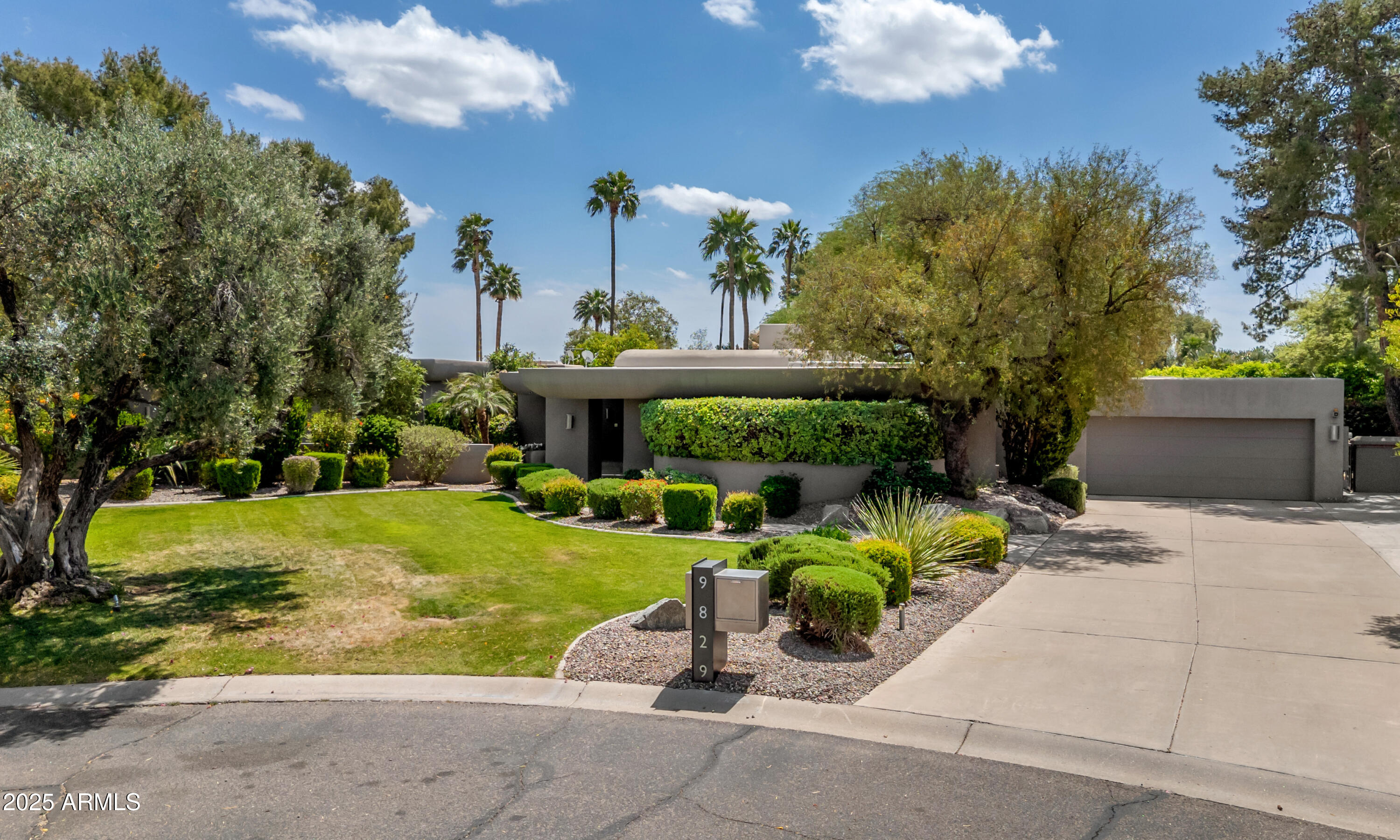 9829 N 49TH Place