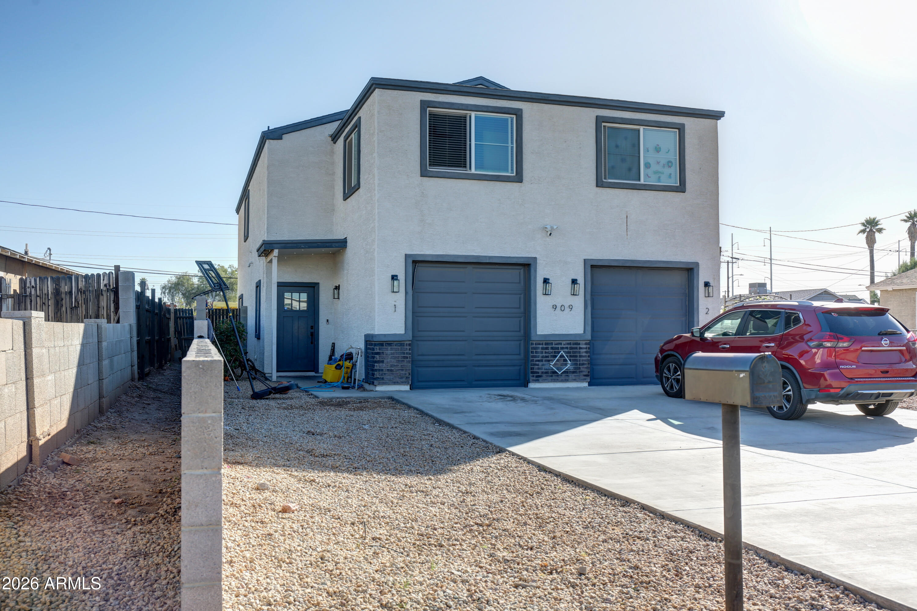 909 S 4TH Avenue