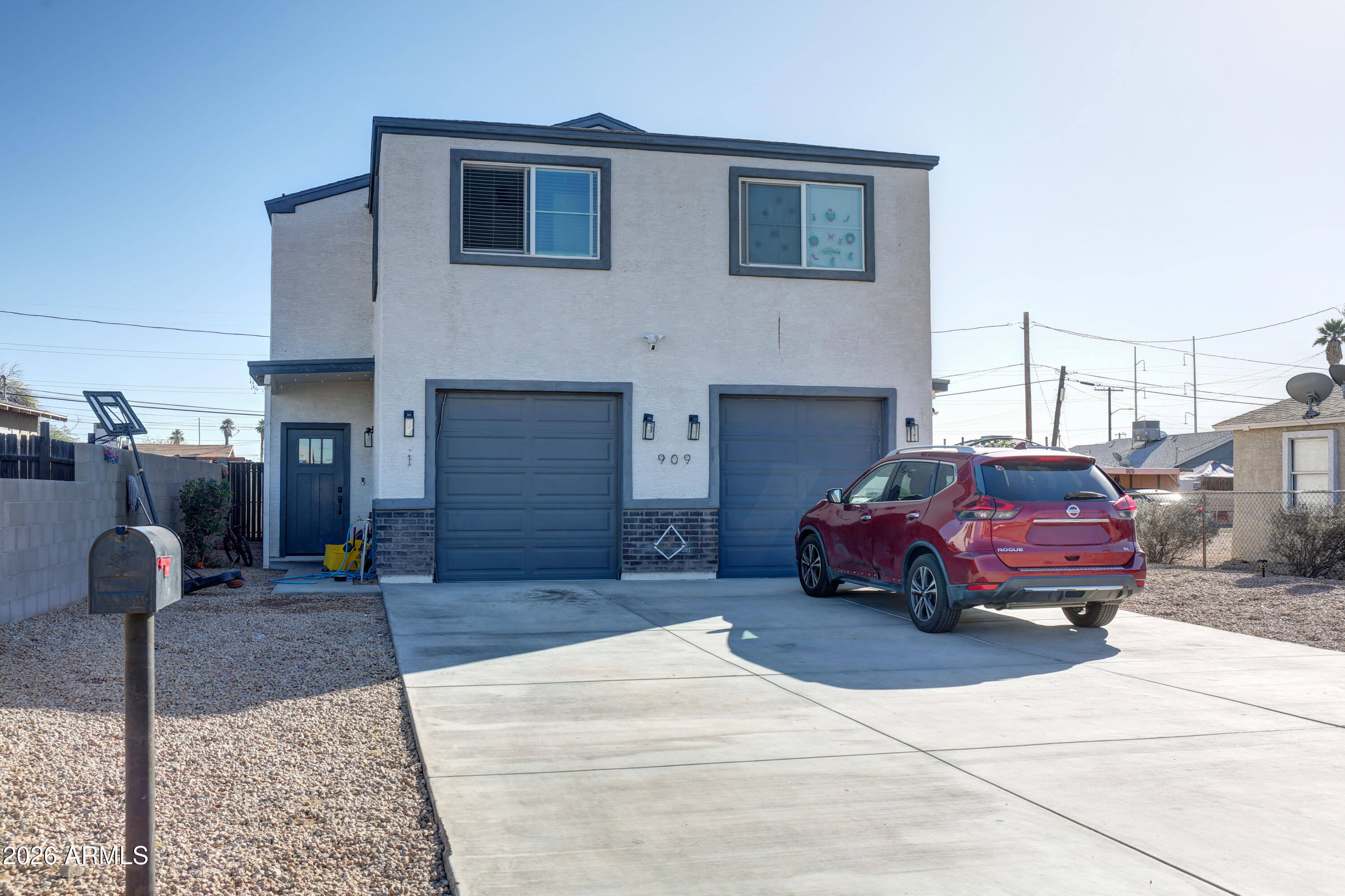 909 S 4TH Avenue