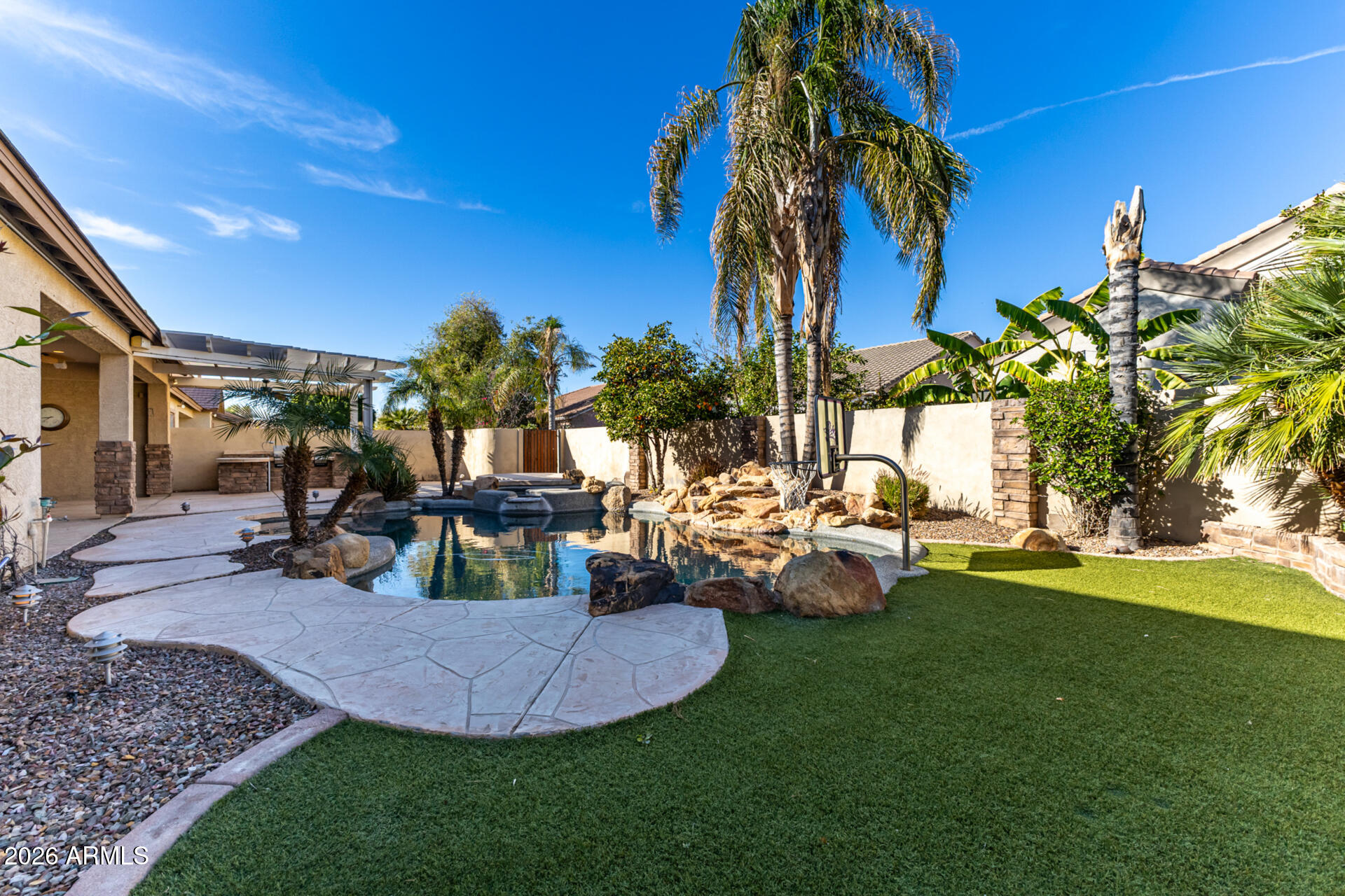 2438 E IRIS Drive