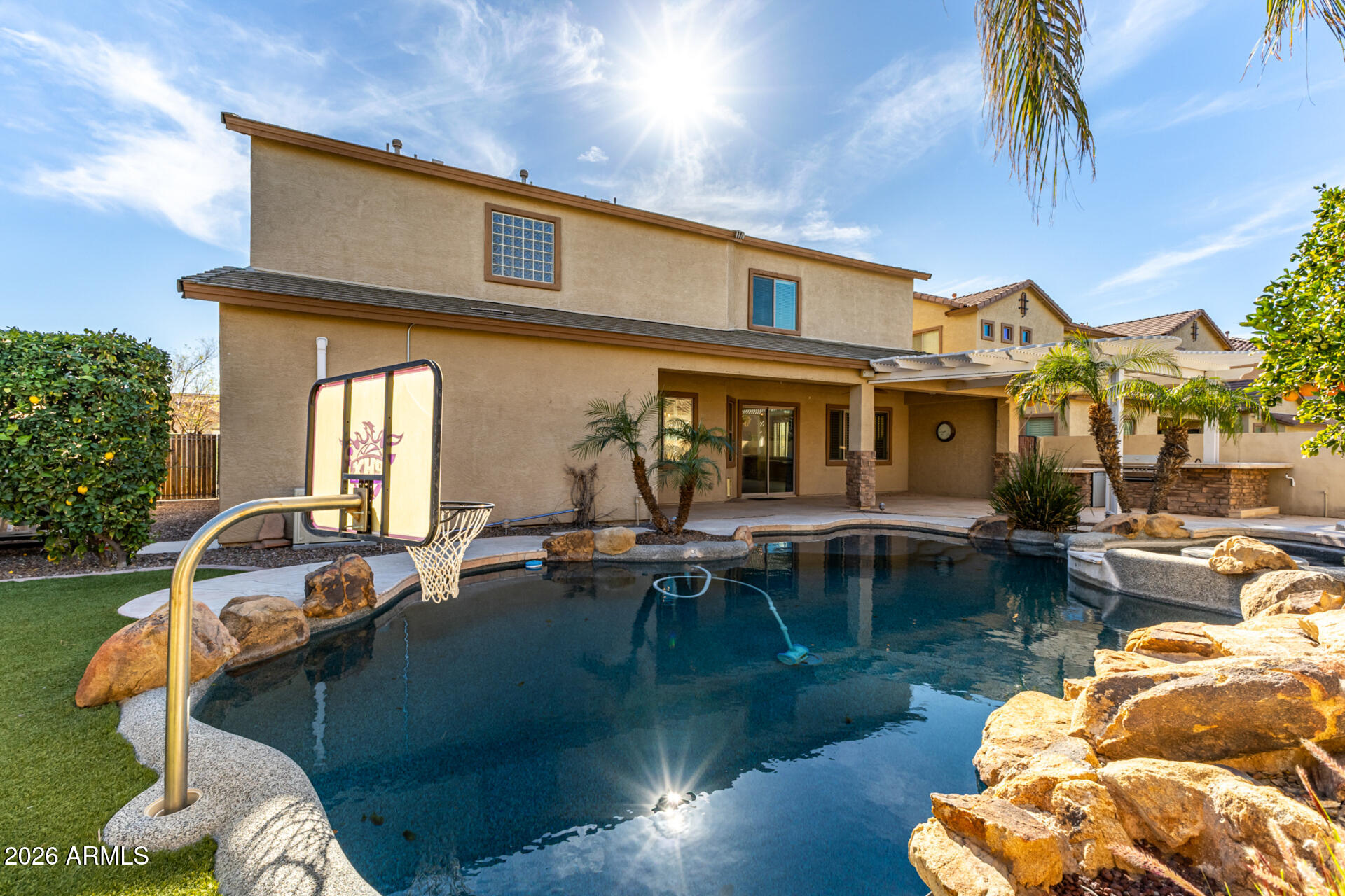 2438 E IRIS Drive