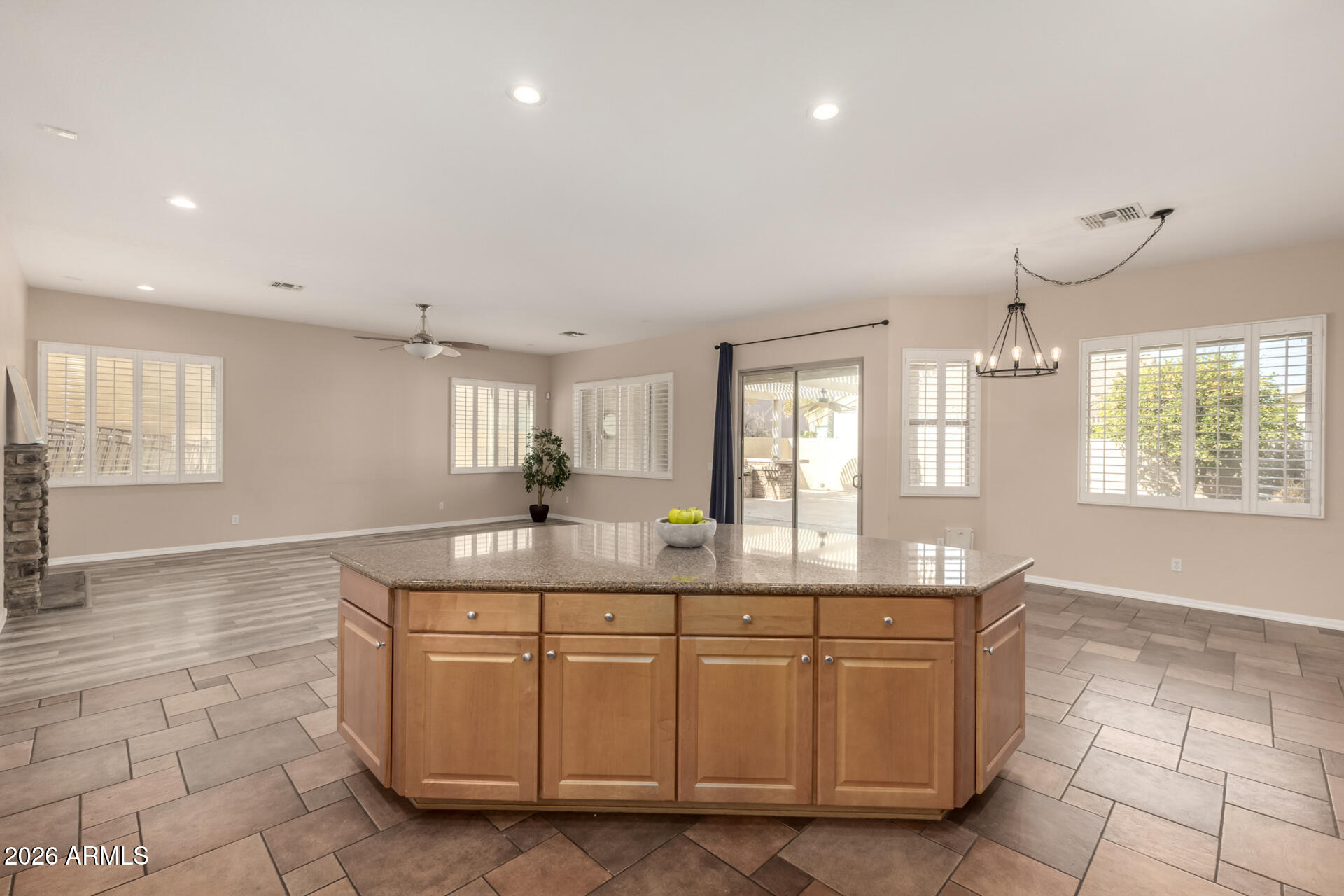 2438 E IRIS Drive