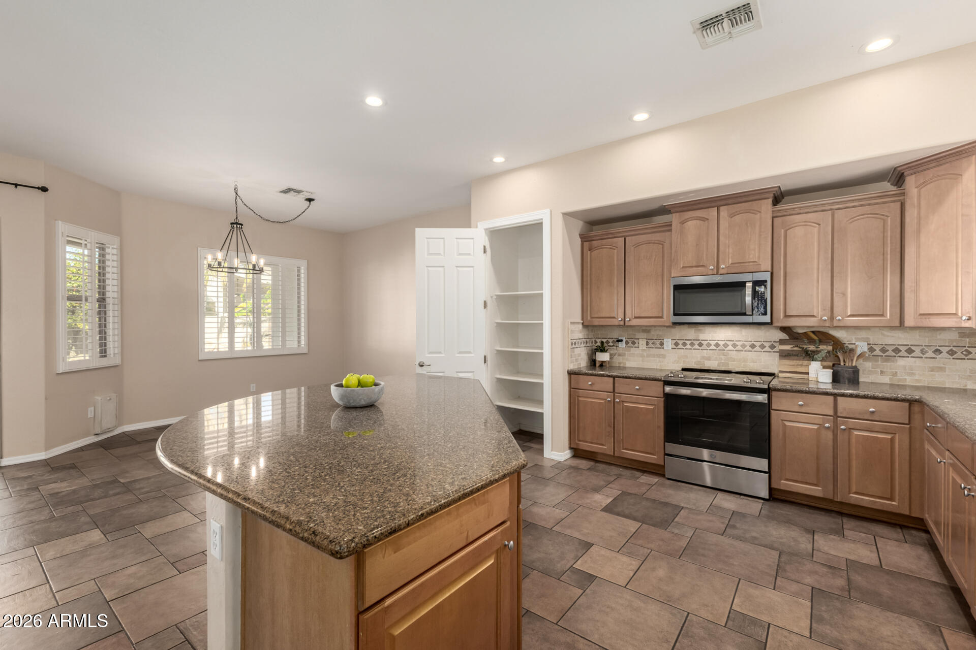 2438 E IRIS Drive