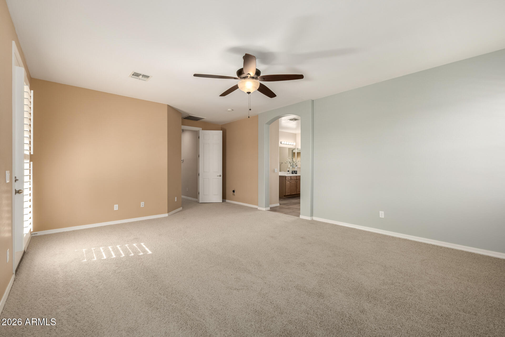 2438 E IRIS Drive