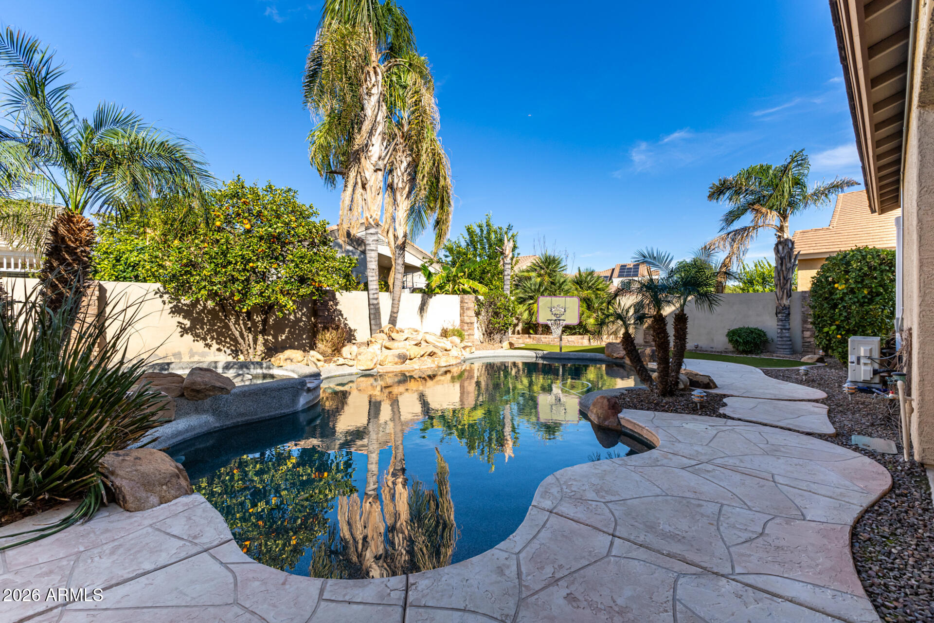 2438 E IRIS Drive