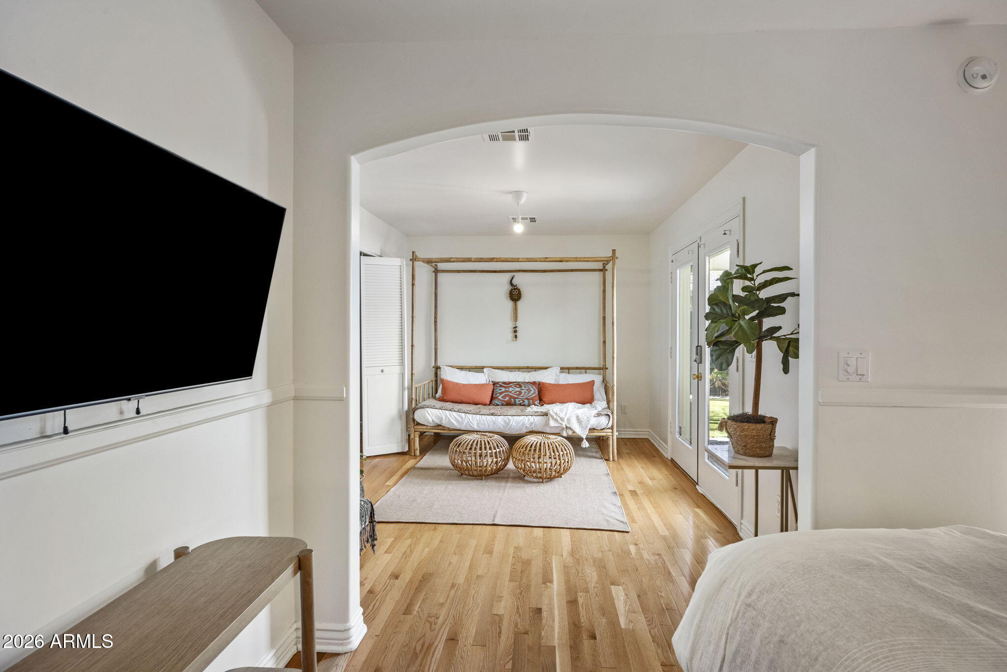 29 W WILSHIRE Drive