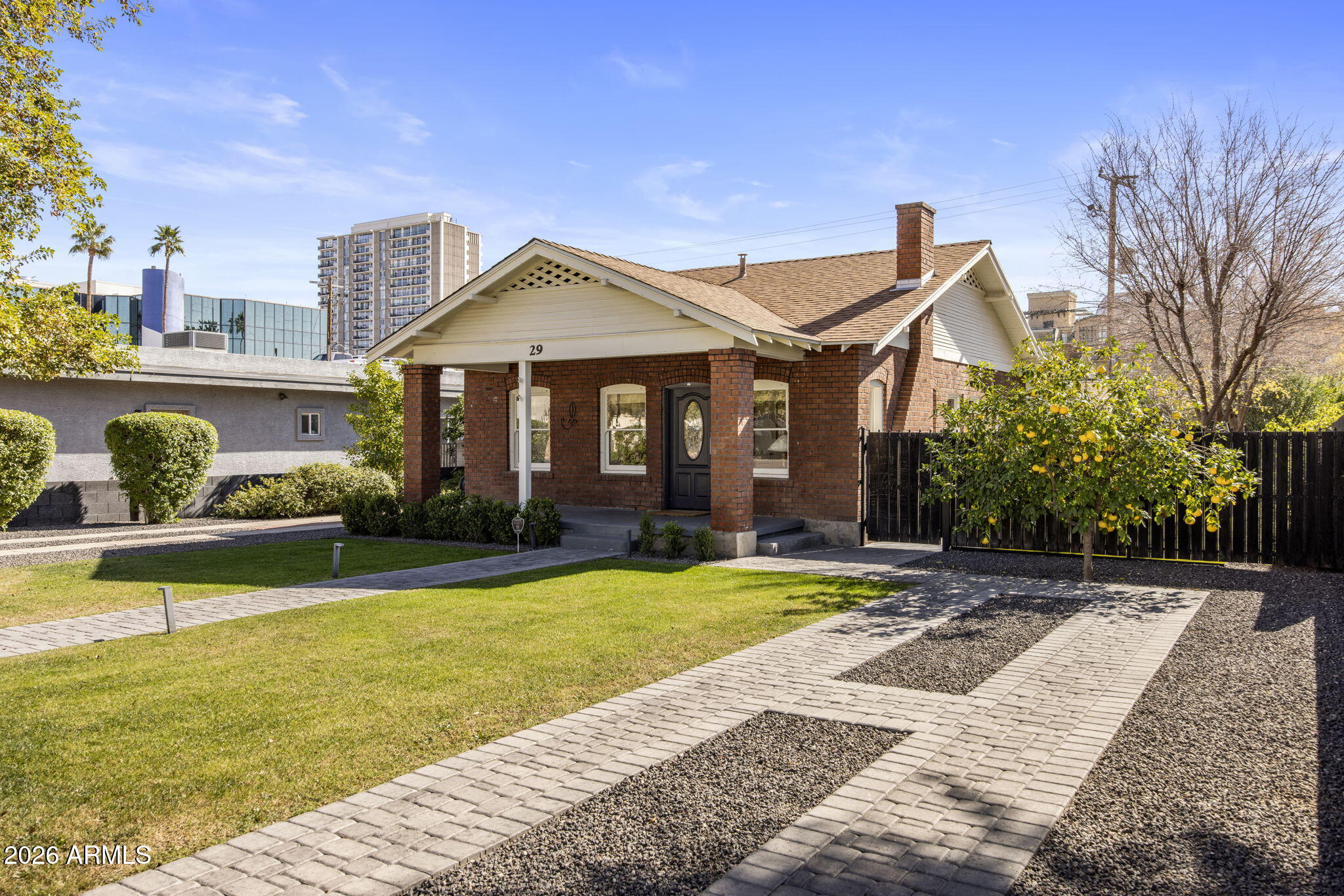 29 W WILSHIRE Drive