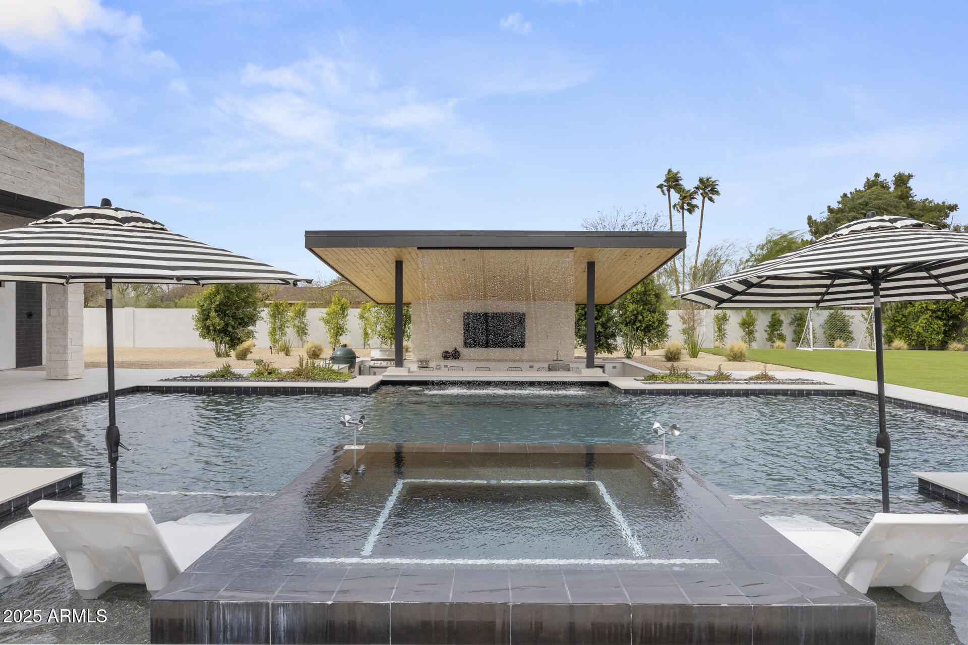 8520 E CACTUS WREN Road