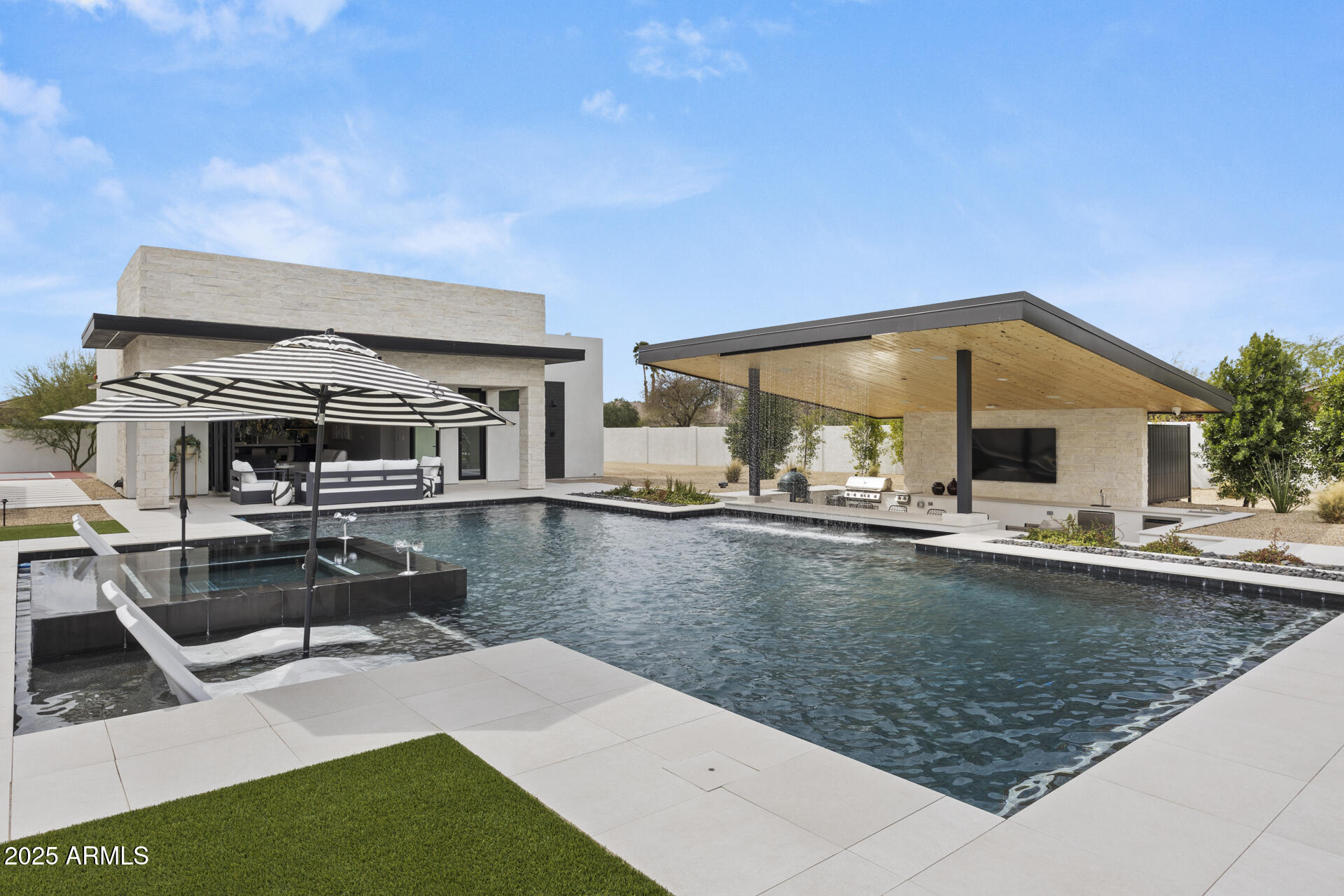 8520 E CACTUS WREN Road