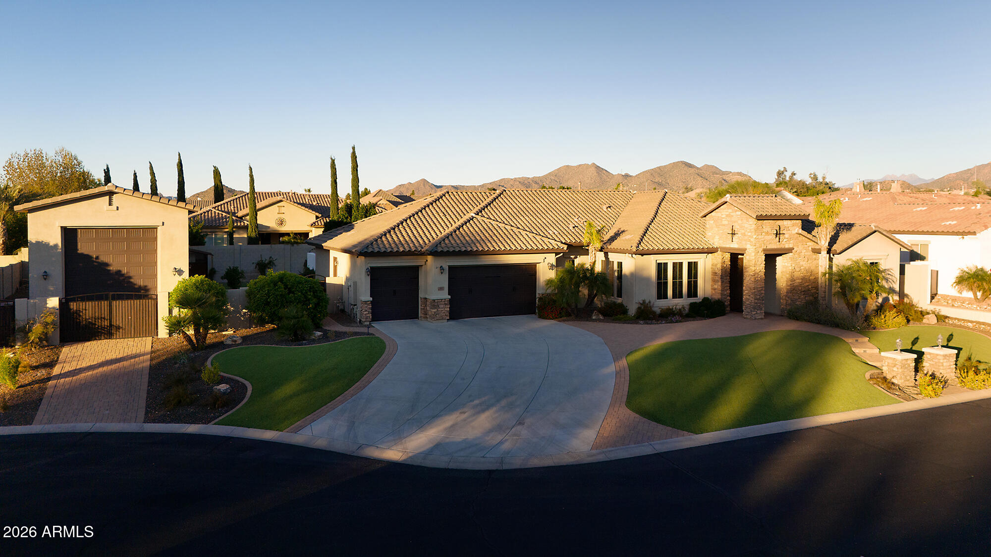 7052 E IVYGLEN Circle