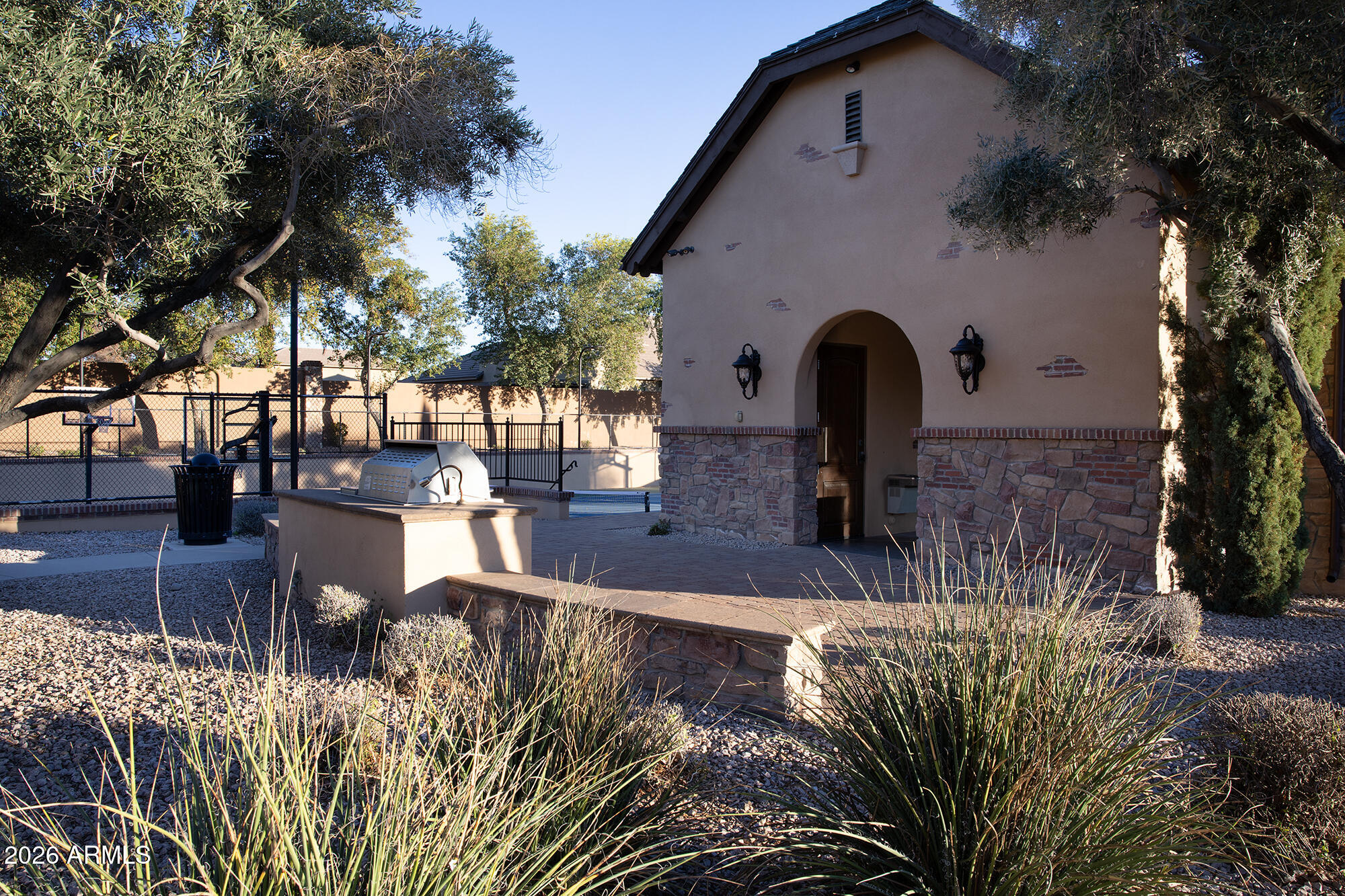 7052 E IVYGLEN Circle