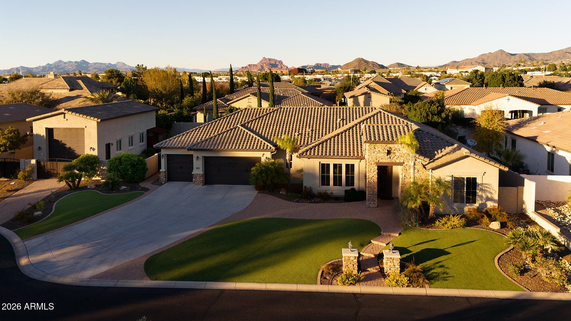 7052 E IVYGLEN Circle