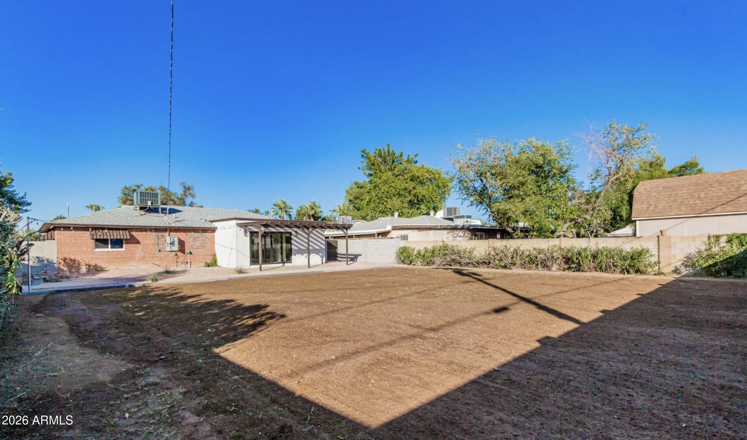 1003 W MARSHALL Avenue