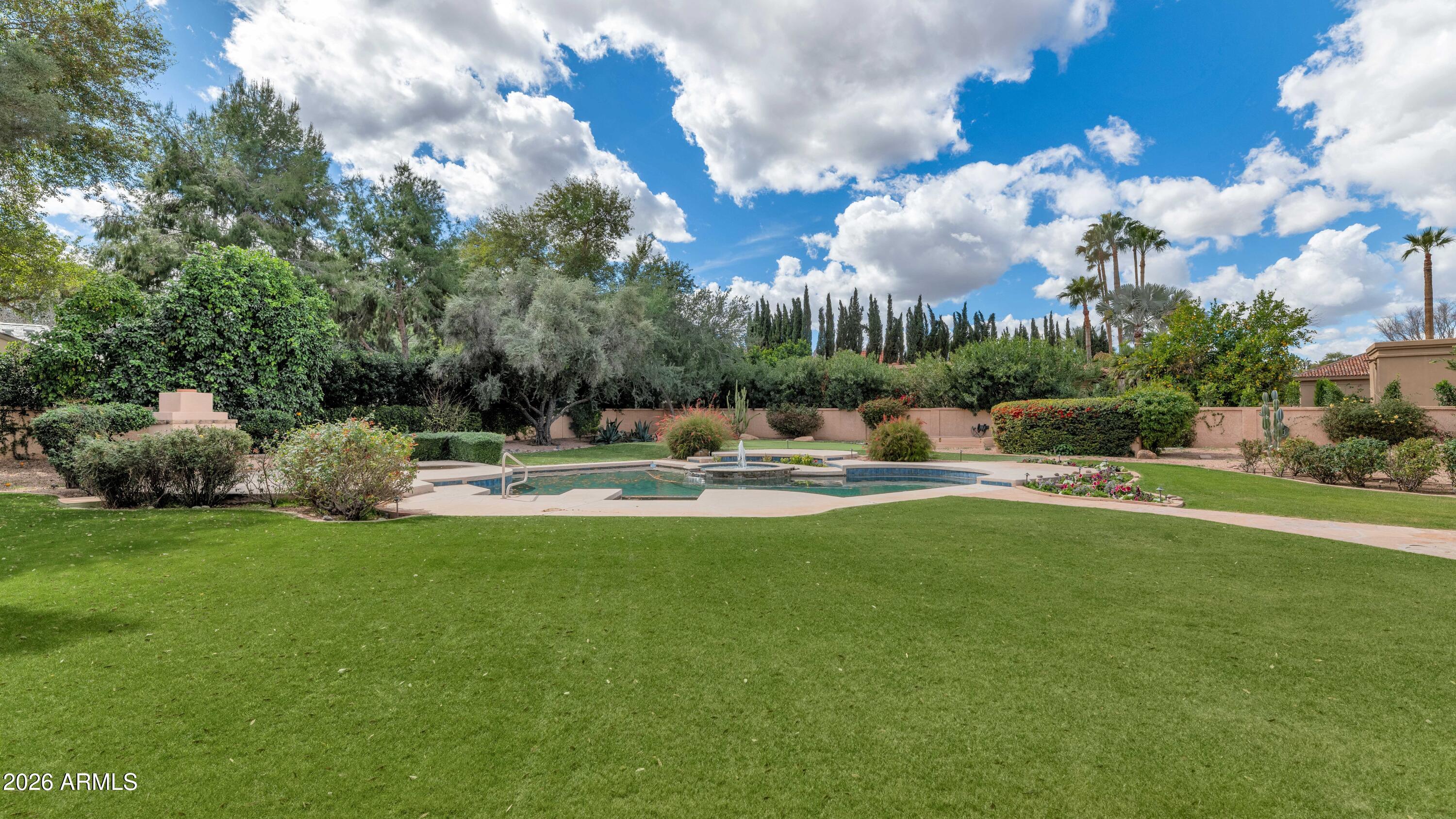 6301 E HUNTRESS Drive